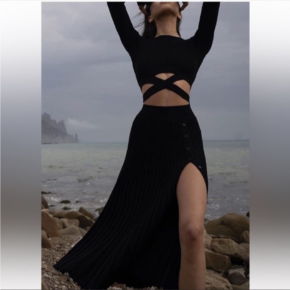 SALE! SET!Black Wrap Long Sleeve Crop Top & Matching Pleated High Rise Skirt Set - Picture 5 of 13